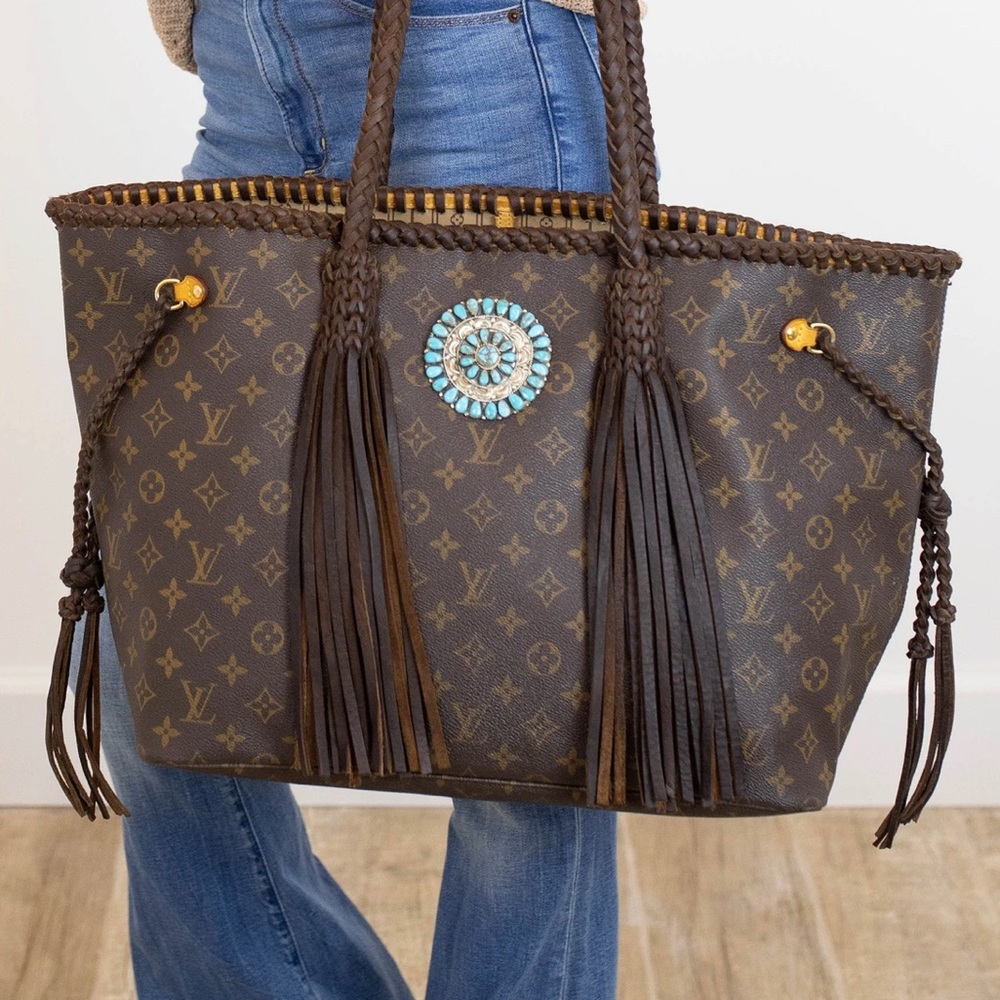 LV Voyager with Zuni Concho